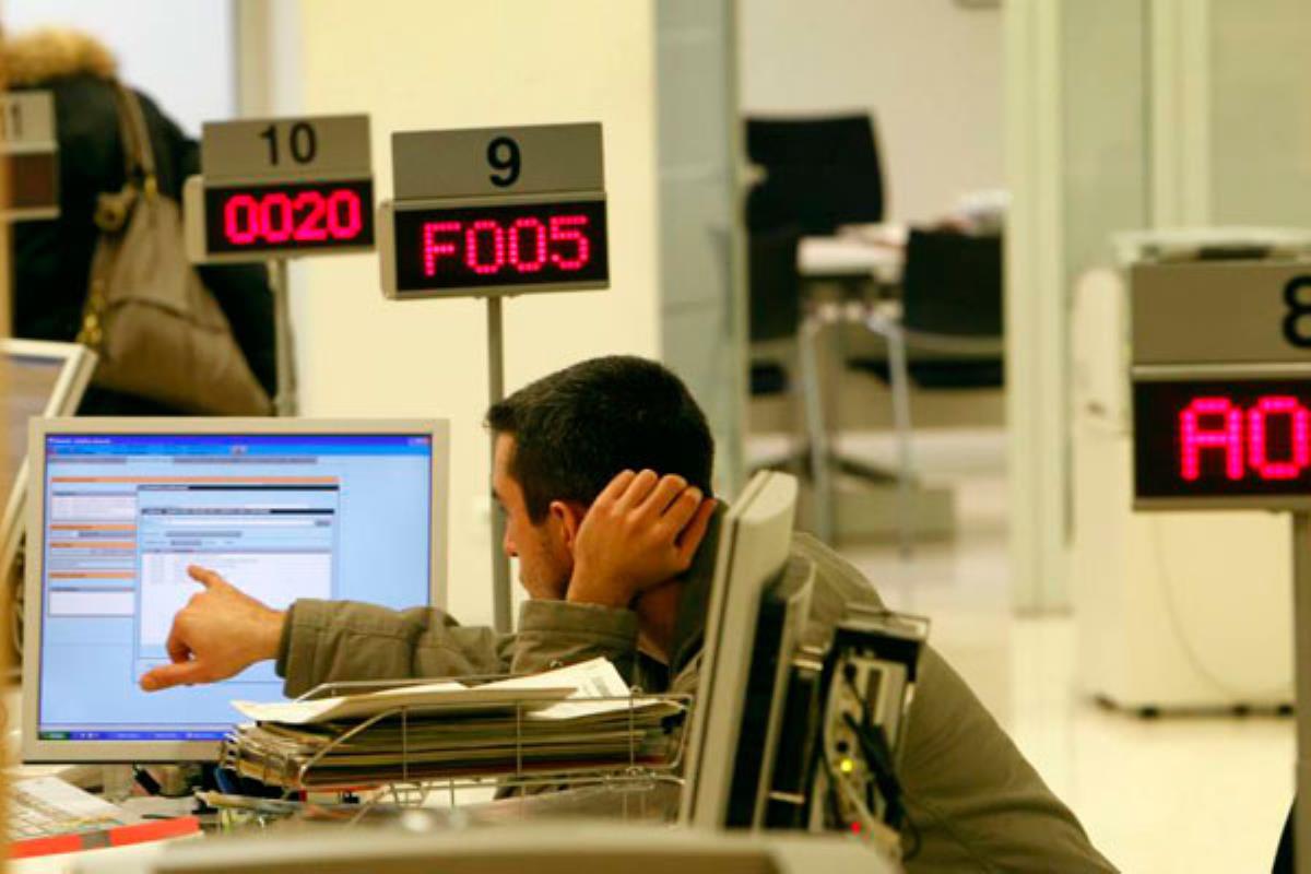 La caída del paro se explica por las nuevas contrataciones típicas de los meses estivales 