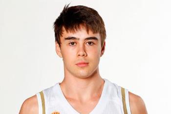 A pesar de tener 15 años, el base está reforzando al primer equipo del Real Madrid en los entrenamientos