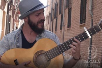 El alcalaíno estrena el videoclip grabado en las calles de Alcalá de Henares