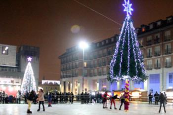 Lee toda la noticia 'Encendido de luces y mercado navideño en Leganés'