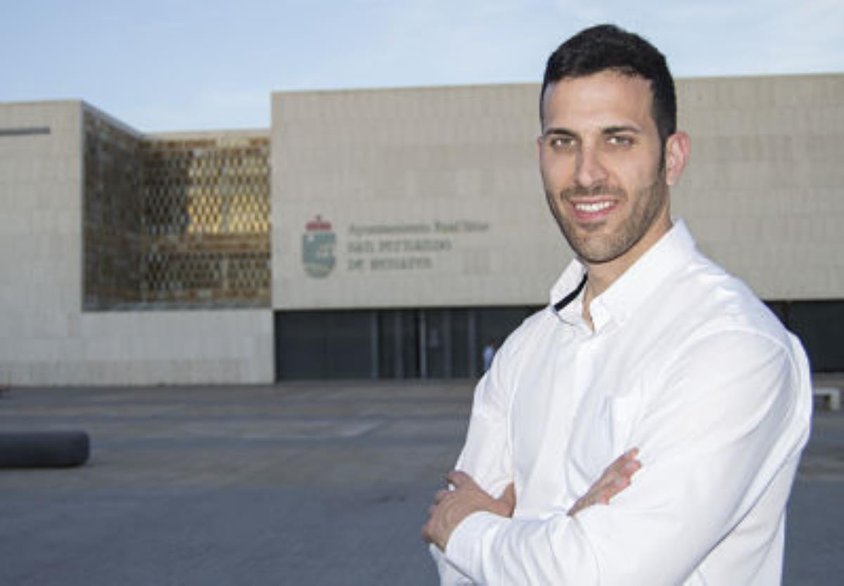 "El eje central de nuestro programa es dar prioridad a los derechos sociales de los españoles, derechos a los que el Ayuntamiento y las administraciones públicas han dado la espalda por el simple hecho de ser españoles".