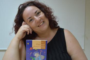 La autora mostoleña atenderá a todos sus lectores y firmará todos sus libros, en especial su último poemario infantil ‘Viaje Cósmico’