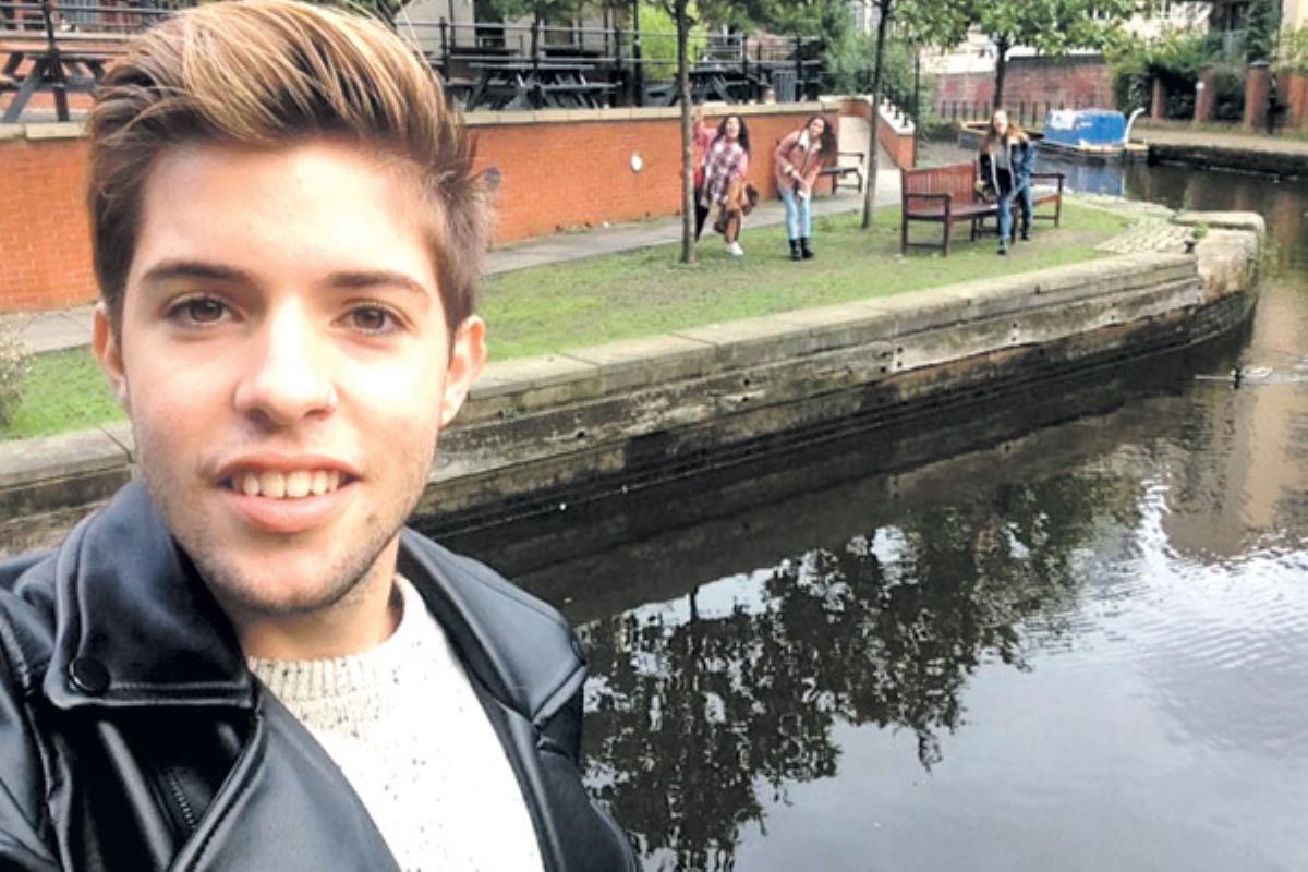 En noviembre nos desplazamos hasta Manchester, una ciudad en Reino Unido, de la mano de Arturo García Vicario, de 20 años de edad, que se encuentra terminando sus estudios