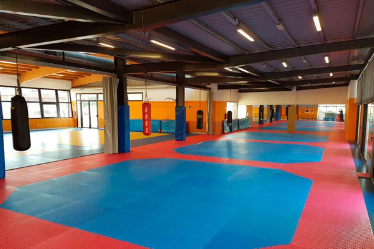 Los alumnos de Taekwondo, Hapkido, Defensa Personal y Gimnasia para Mayores ya disfrutan del suelo nuevo