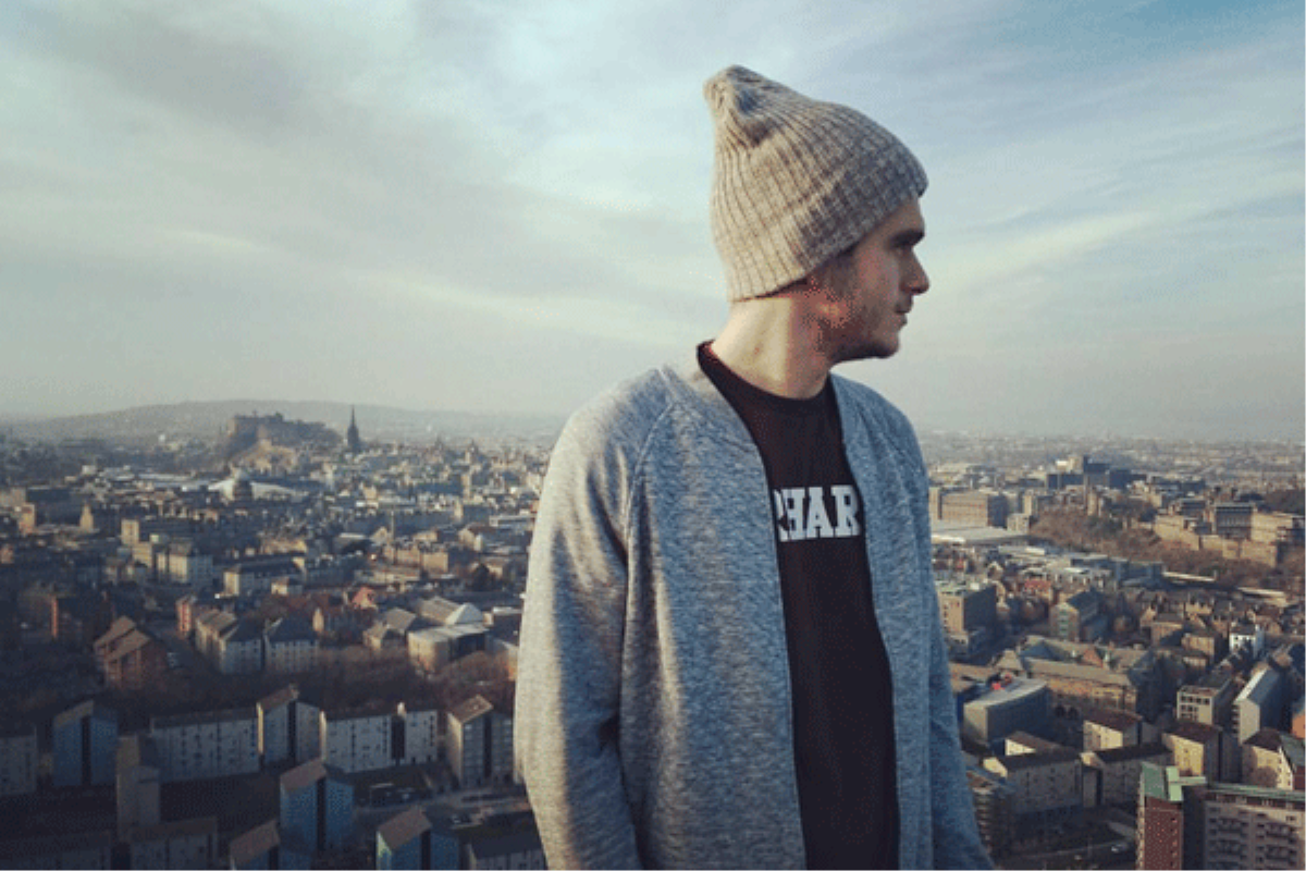 Este mes viajamos a Edimburgo, una ciudad en Reino Unido, de la mano de José Troyano Carreras, de 24 años de edad. Nuestro mostoleño, Graduado en Periodismo, está trabajando en la hostelería.