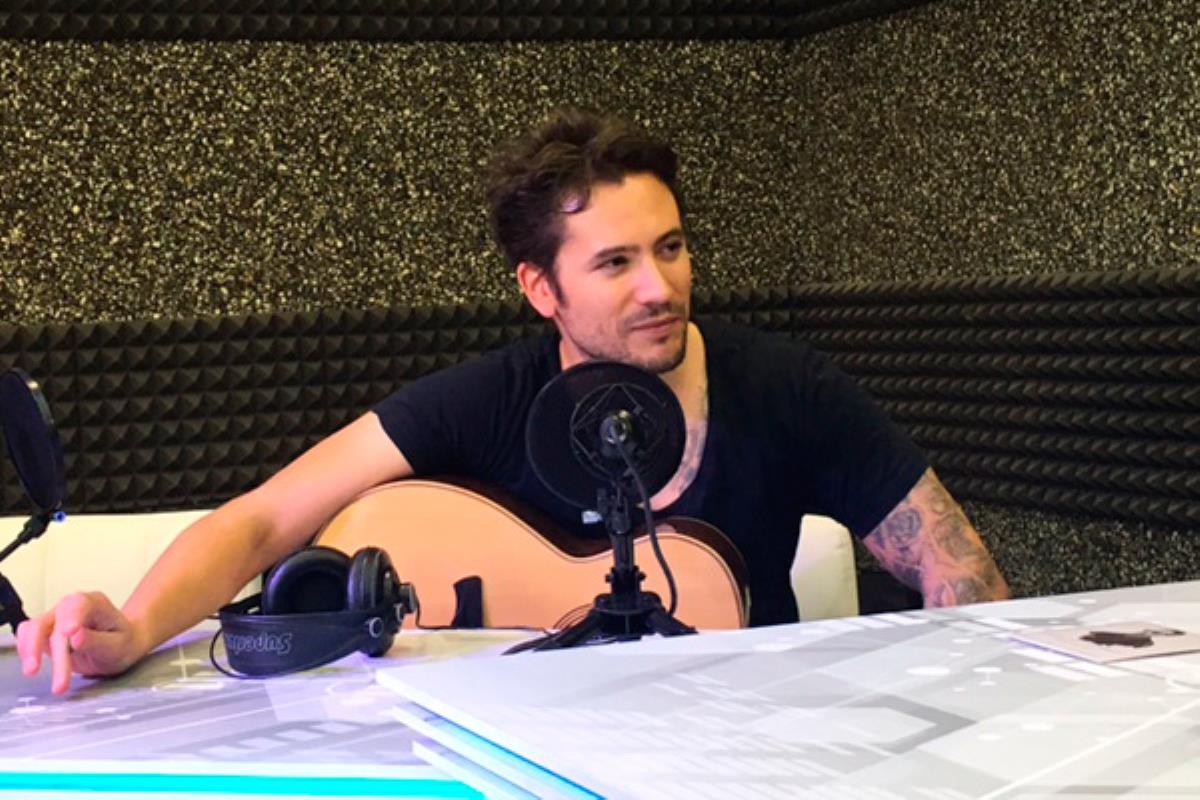 El cantautor gallego visita nuestros estudios con su último trabajo, que saldrá a la luz en 2018