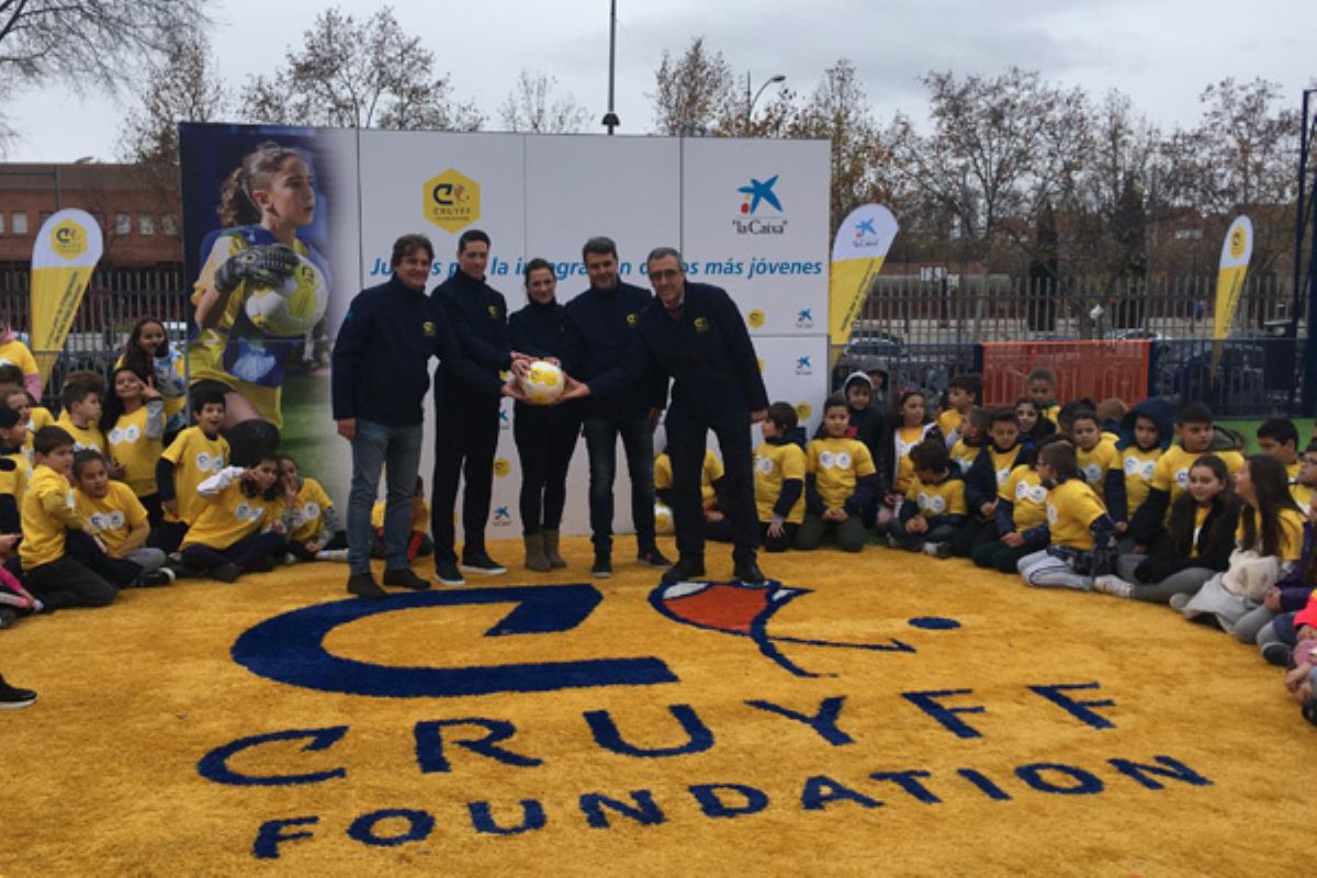 El exfutbolista fuenlabreño ha jugado un partido con el alumnado de 6º de Primaria