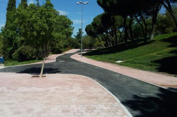 Se ha mejorado el sistema de riego y drenaje sostenible en este parque de Ciudad Lineal