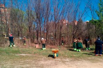 Para los trabajos de limpieza se ha contado con jóvenes y parados de larga duración