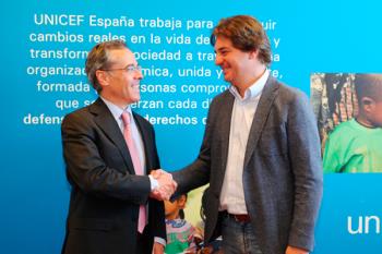 Javier Ayala firma un convenio de colaboración con UNICEF