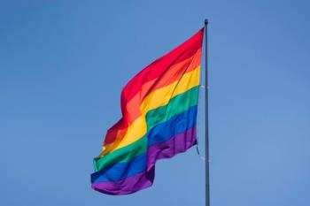 Hasta el 7 de julio la bandera multicolor ondeará en la fachada del Ayuntamiento