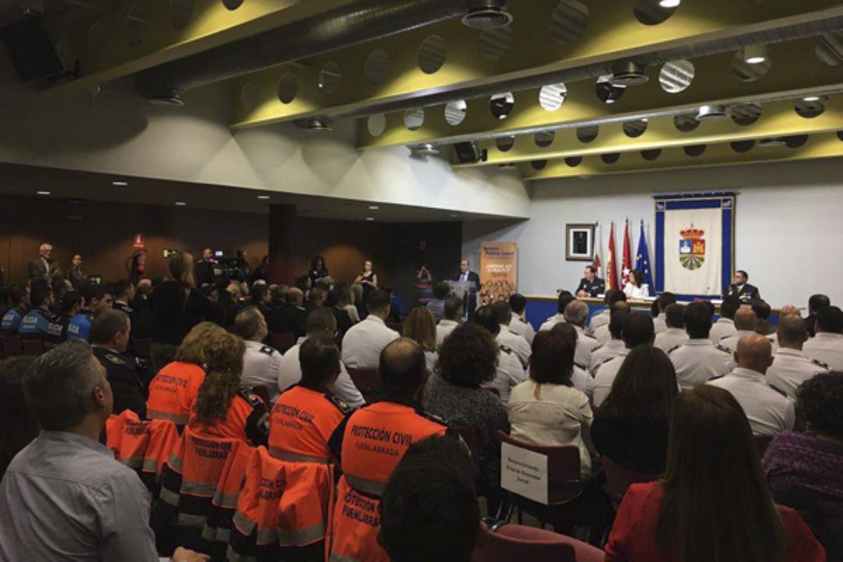 El salón de actos del Ayuntamiento ha sido testigo este martes de la entrega de los Premios de Seguridad Ciudadana y la Medalla al Reconocimiento Policial 2016