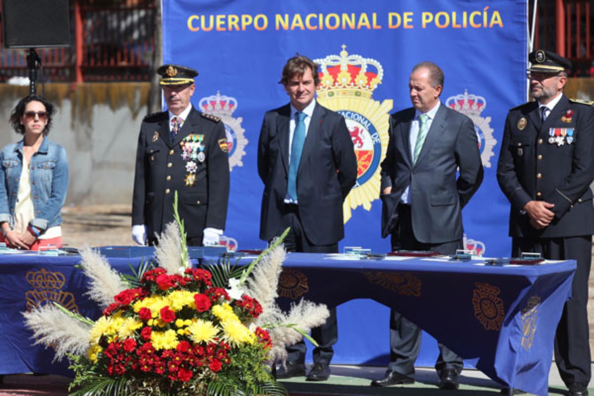 Rinden homenaje a los Caídos en acto de servicio y entregaron condecoraciones y menciones honoríficas