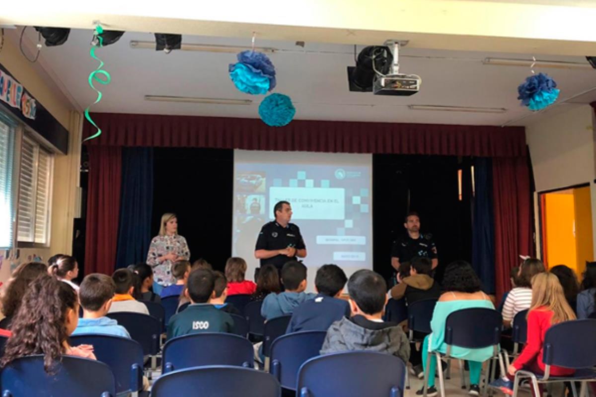 La Policía Local de Fuenlabrada acude a los colegios a enseñar cómo combatir la discriminación