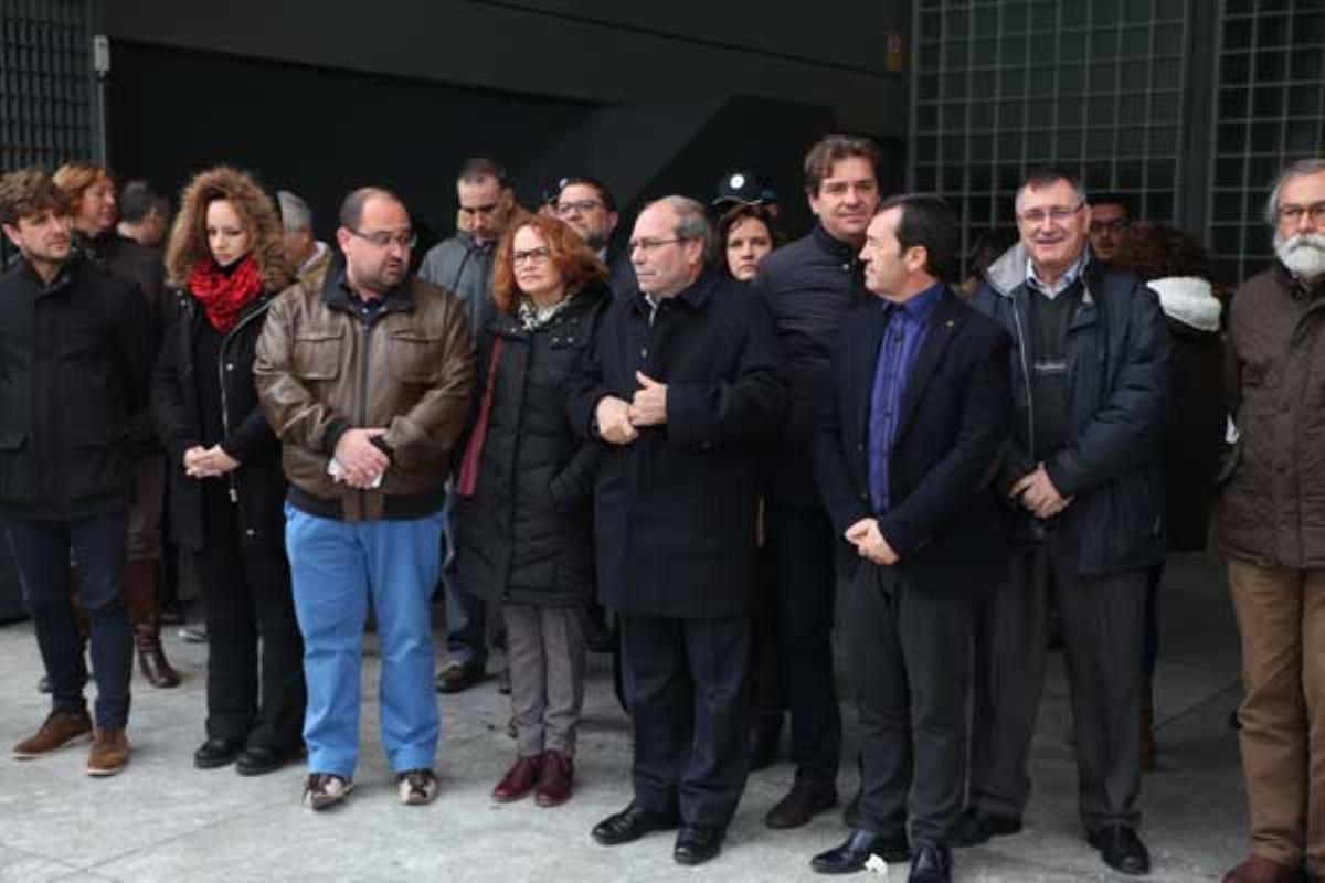 Toda la Corporación Municipal ha querido reunirse para mostrar su  rechazo y repulsa al terrorismo 