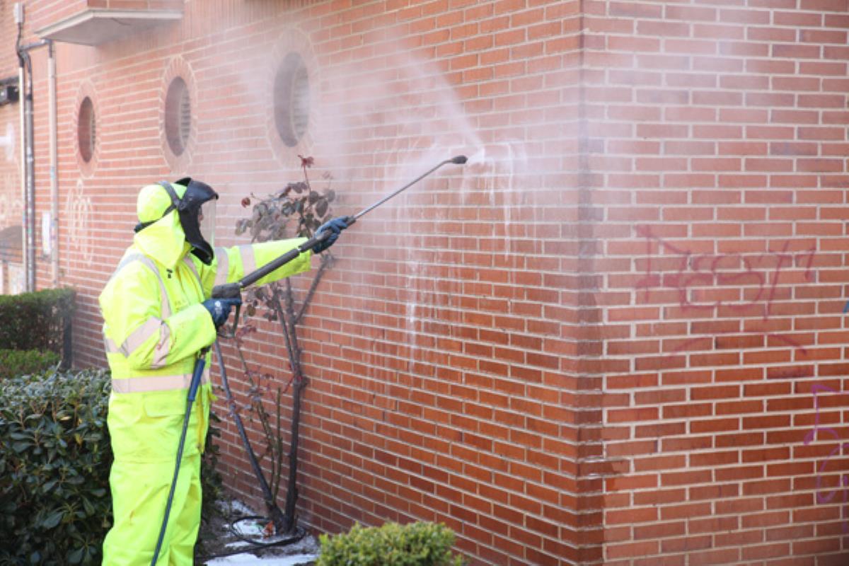 Es imprescindible la colaboración e implicación ciudadana
en el trabajo por el respeto al entorno urbano y ambiental.