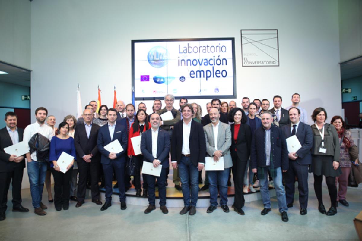 Hoy el alcalde, Javier Ayala ha firmado los convenios necesarios con las empresas