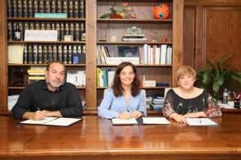 Se compromete a ceder la parcela contigua al Centro de Refugiados para ampliar las instalaciones