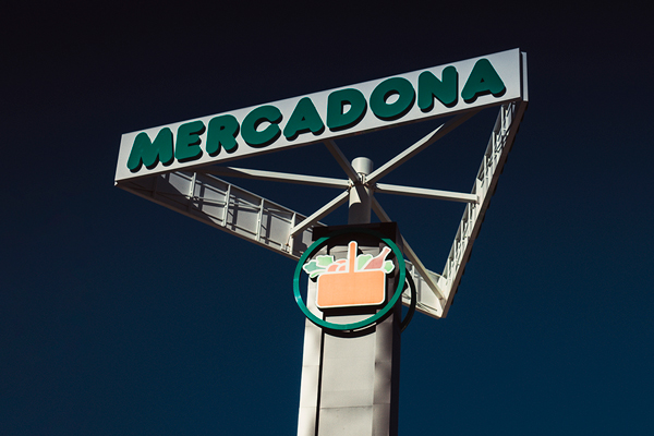 La empresa distribuidora cierra su antiguo supermercado de la calle Islas Cíes para inaugurar el nuevo de la Avenida Juan Carlos I