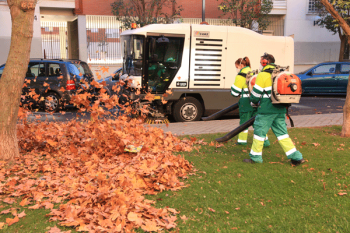 El servicio contará con dos nuevas máquinas barredoras cuatro veces más grandes que las que se utilizan actualmente