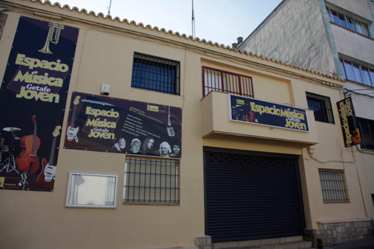 Ubicado en la calle Guadalajara, en la renovada y antigua Casa de la Juventud