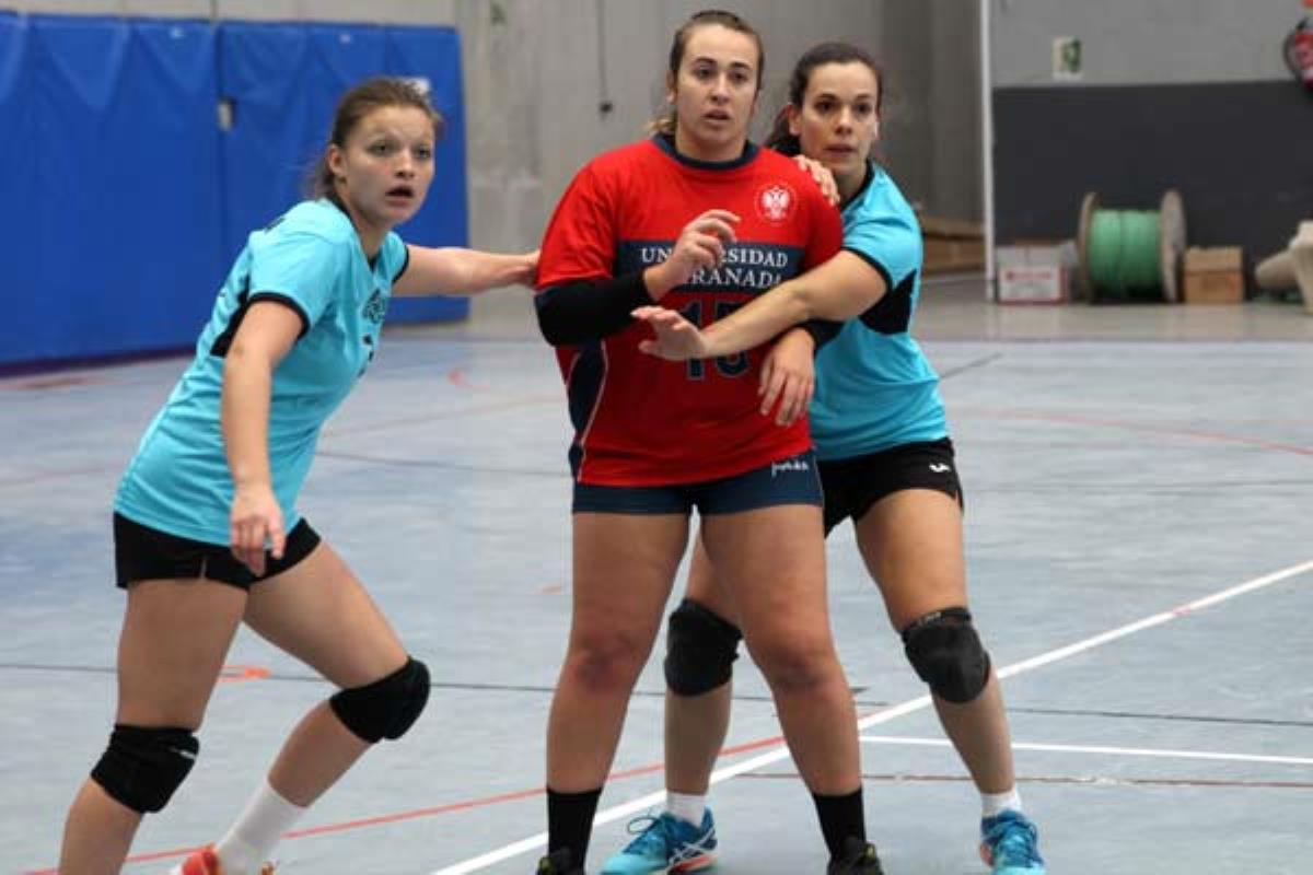 El primer equipo femenino de Getasur sumó este domingo su tercera victoria de la temporada al imponerse en casa contra la Universidad de Granada (23-20) 