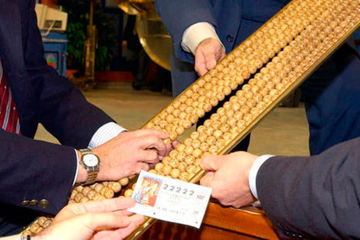 Los sindicatos de la cadena de televisión pública han desconvocado las huelgas del Gordo de Navidad, las campanadas y la investidura