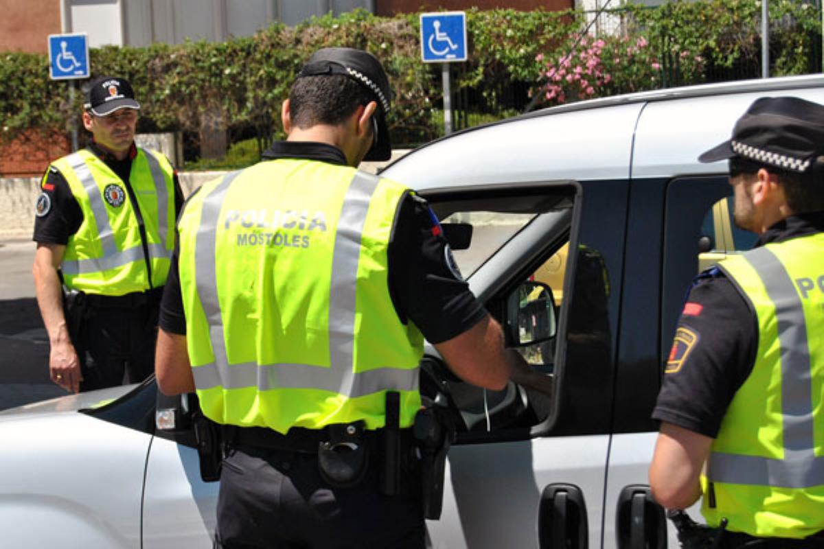 La Policía Municipal pone en marcha una campaña de vigilancia para fomentar el uso del cinturón de seguridad y de los sistemas de retención infantil