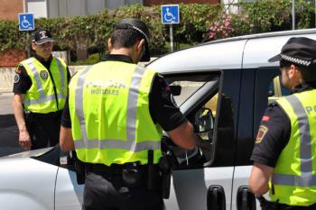 La Policía Municipal pone en marcha una campaña de vigilancia para fomentar el uso del cinturón de seguridad y de los sistemas de retención infantil
