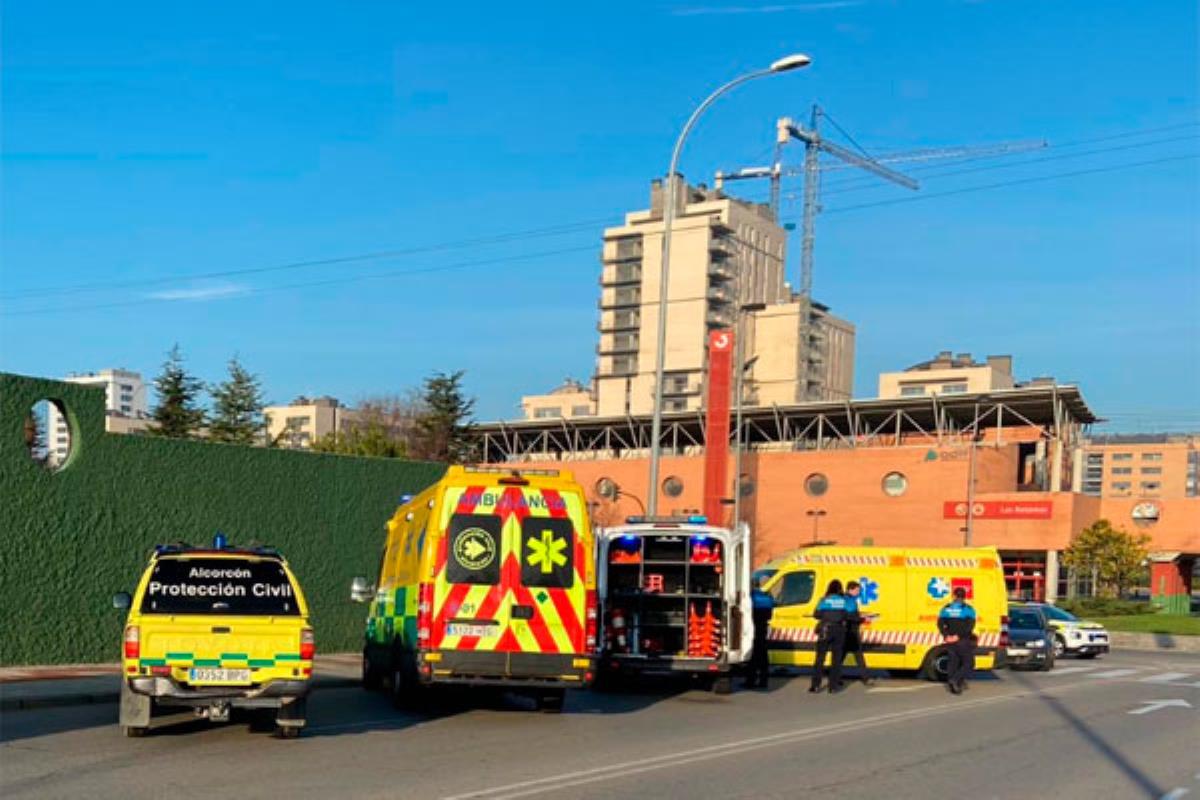 El varón, atendido en el lugar de los hechos por el SUMMA 112 y Protección Civil de Alcorcón