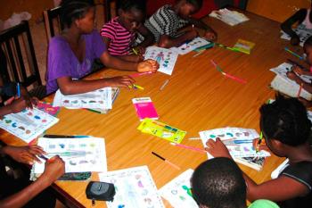 Un Concierto Solidario a cargo del Coro del IES Doctor Marañón y el Coro de Cámara Seis a Capella