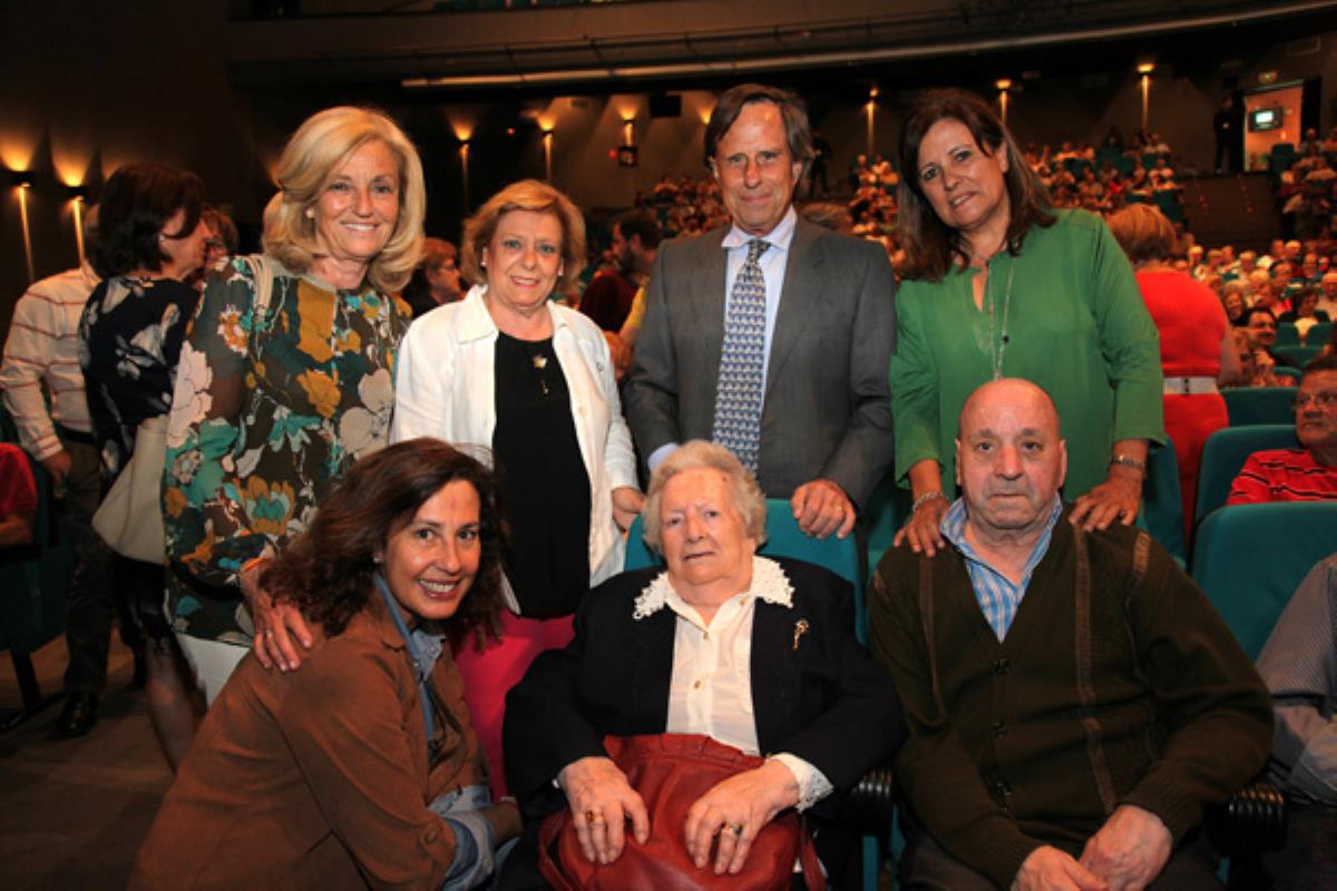 Estas tres vecinas de 104, 102 y 98 años, respectivamente, han sido reconocidas junto a sus familiares y amigos, en la Semana de los Mayores