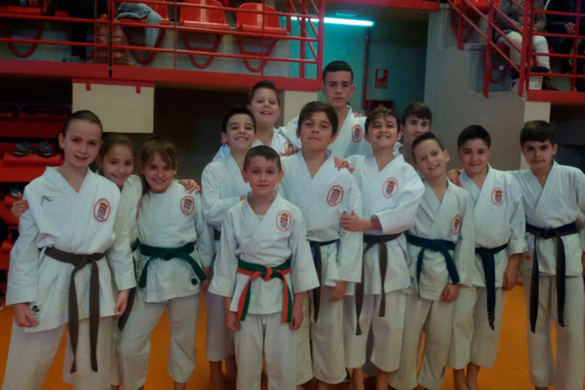 La Escuela Karate Humanes ha quedado primera en la primera fase de Kata Equipos Infantil Mixto