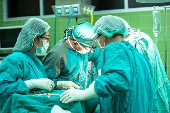 El afectado sufrió quemaduras en los genitales durante la extirpación de un tumor