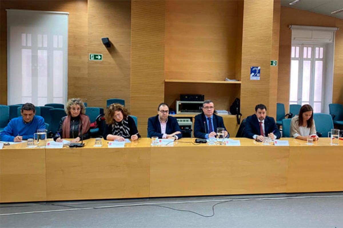 La Consejería de Administración local responde a la regidora asegurando que los fondos están “paralizados”