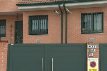 El vehículo familiar se habría quedado arrancado toda la noche, provocando la expulsión del gas