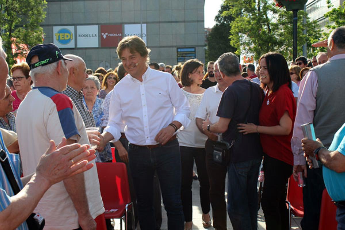 El alcalde en funciones revalida su cargo consiguiendo 16 concejales