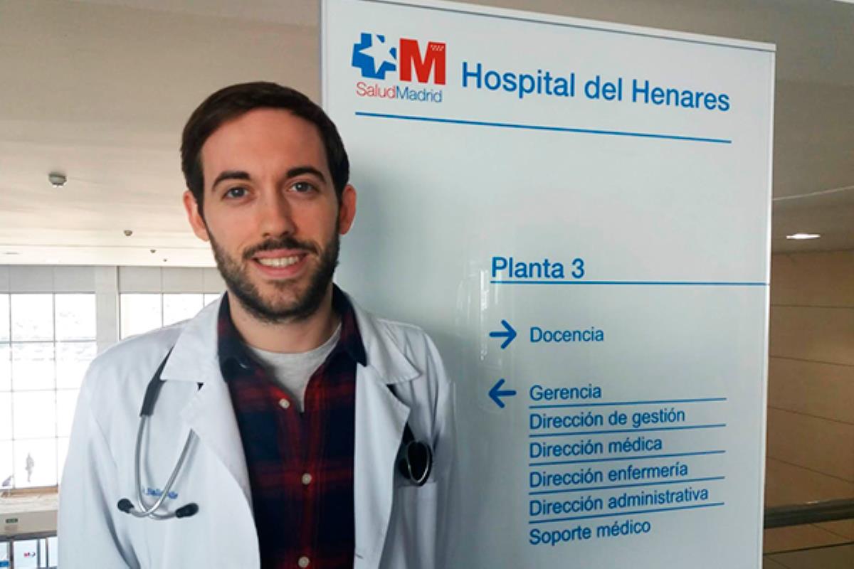El galardonado estudió Medicina en la Universidad de Alcalá, donde recibió el Premio Extraordinario por tener la mejor nota de su promoción