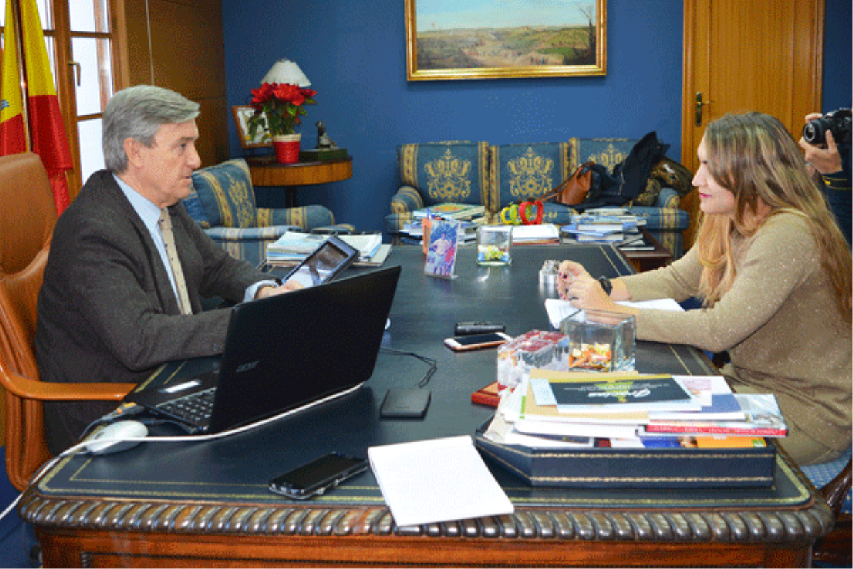 El Alcalde de Villaviciosa hace balance en nuestro medio sobre cómo ha sido el 2016 y nos anuncia las propuestas que van a marcar el nuevo ejercicio