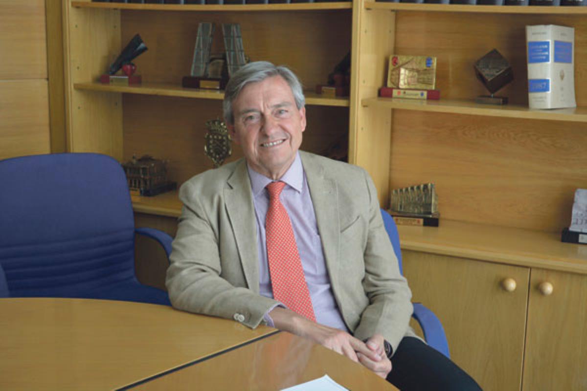 Punto por punto, el alcalde en funciones contestaba a la actual cabeza de lista, Pilar Martínez