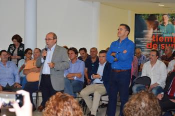 El aspirante a liderar a los socialistas madrileños se reúne con militantes en el Tomás y Valiente