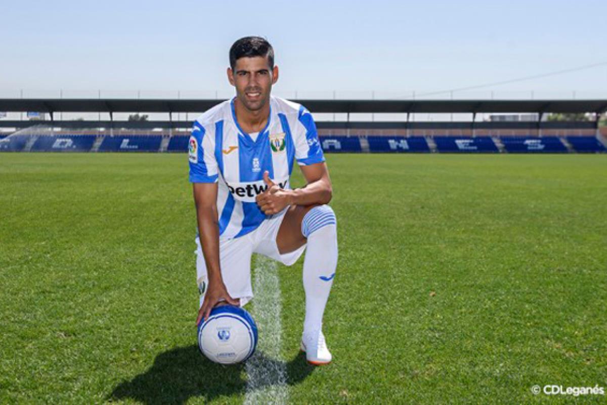 El lateral derecho llega cedido por el Deportivo de la Coruña 