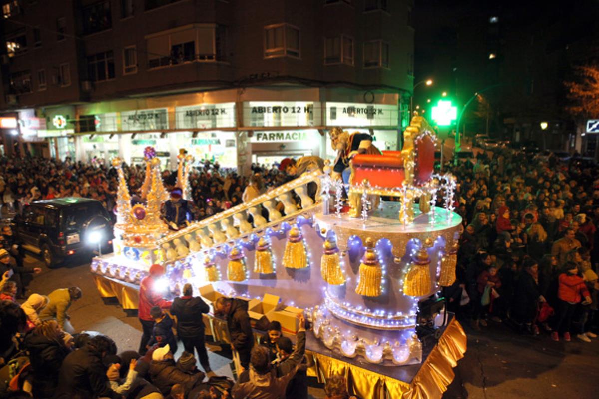 Más de medio centenar de carrozas
acompañarán a los Reyes Magos