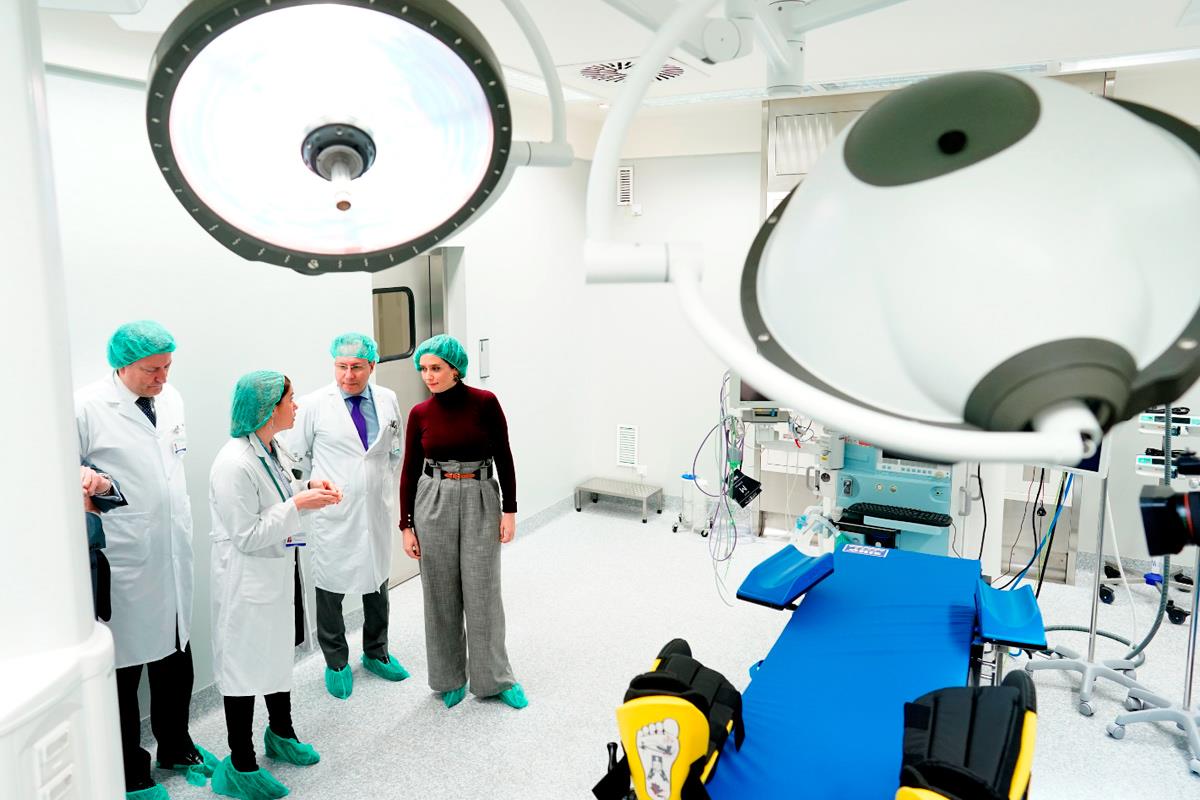 Ya están en funcionamiento 17 de los equipos donados por la Fundación Amancio Ortega, otros seis comenzarán a funcionar este año