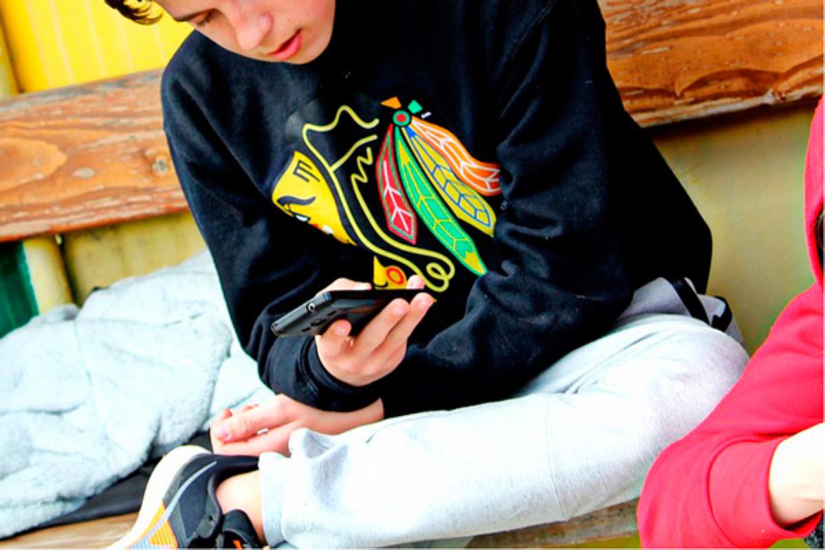 El 94% de los niños de 15 años o más tiene teléfono móvil y el 15% admite que lo atiende durante las clases 