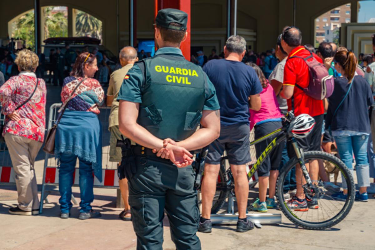 Los policías y guardias civiles que se trasladen a la comunidad recibirán ayudas para la vivienda, transporte y la escolarización
