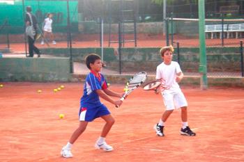 Esta actividad se realizará en los  Polideportivos Municipales de La Cueva, Loranca y Ciudad Deportiva Fermín Cacho

