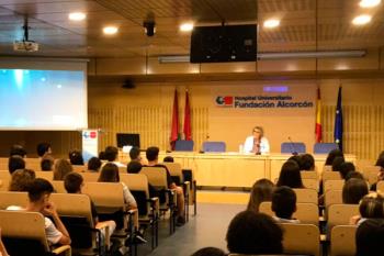 El programa, impulsado por el Hospital Universitario Fundación de Alcorcón, ha contado con la presencia de 180 alumnos