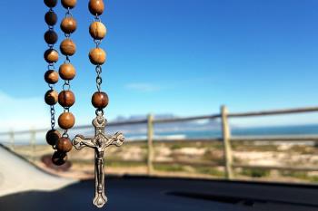 El grupo demanda que se celebren bautizos laicos en la localidad y que la Iglesia pague los impuestos que correspondan