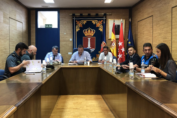 En la reunión se ha analizado la seguridad en las fiestas de la localidad